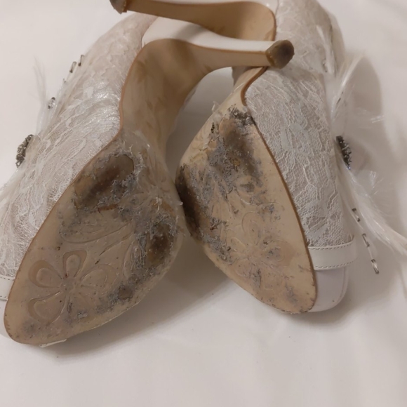 Withe high heels - Picture 5 of 5